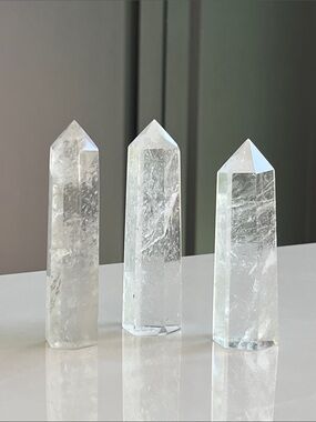 Clear Quartz Crystal Obelisks. Healing Quarts Points. Set of 3.
